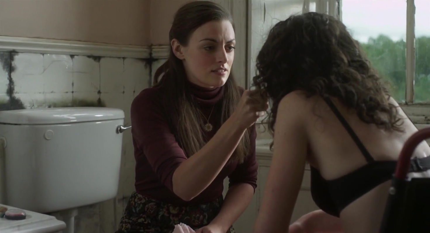 Amy Manson – estranged