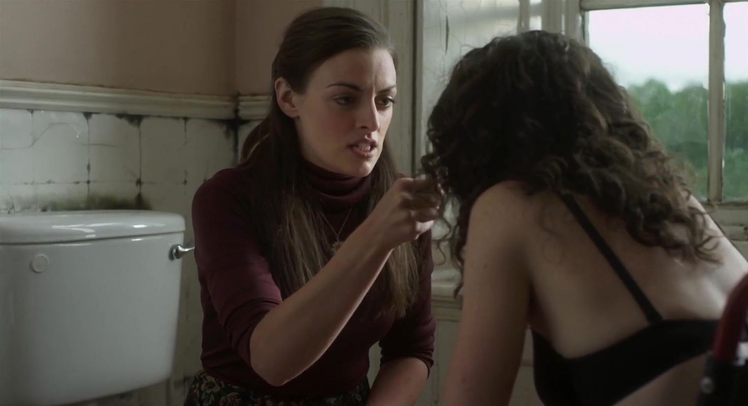 Amy Manson – estranged