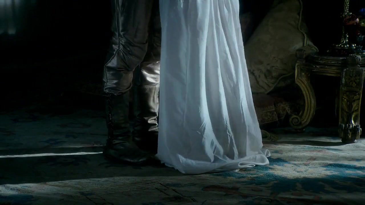 Amy Manson – the white princess