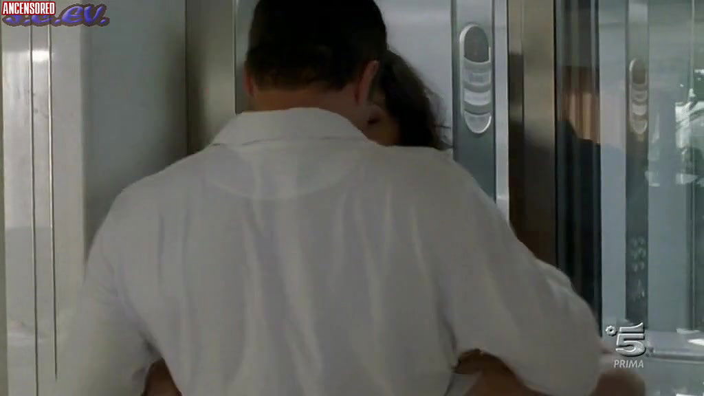 Ana Caterina Morariu – 6 Passi Nel Giallo