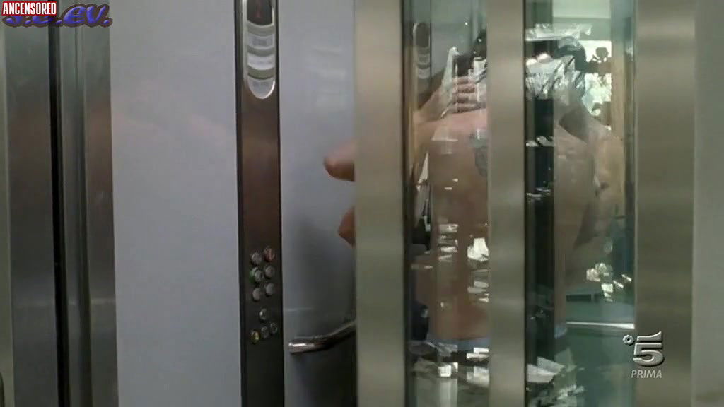 Ana Caterina Morariu – 6 Passi Nel Giallo