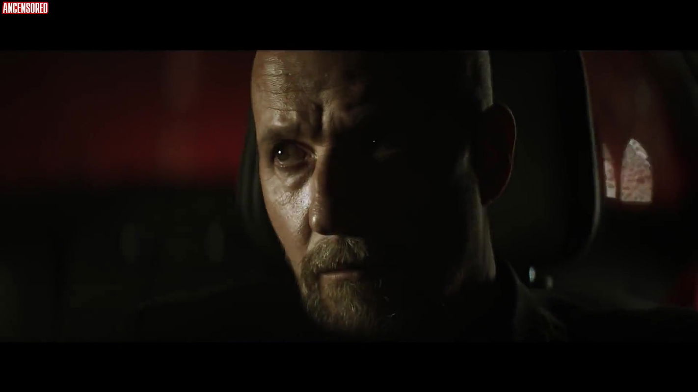 Ana de Armas – entering red