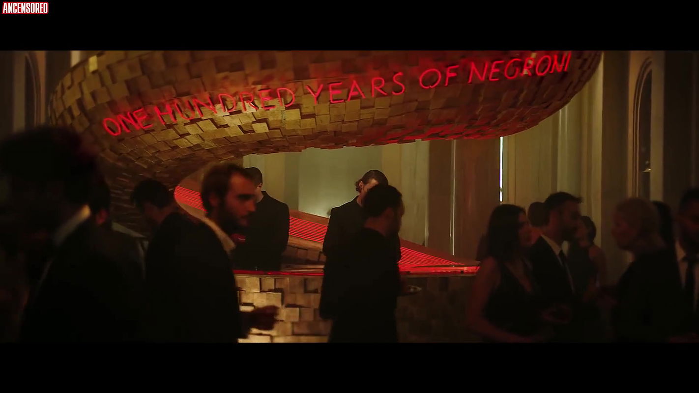 Ana de Armas – entering red