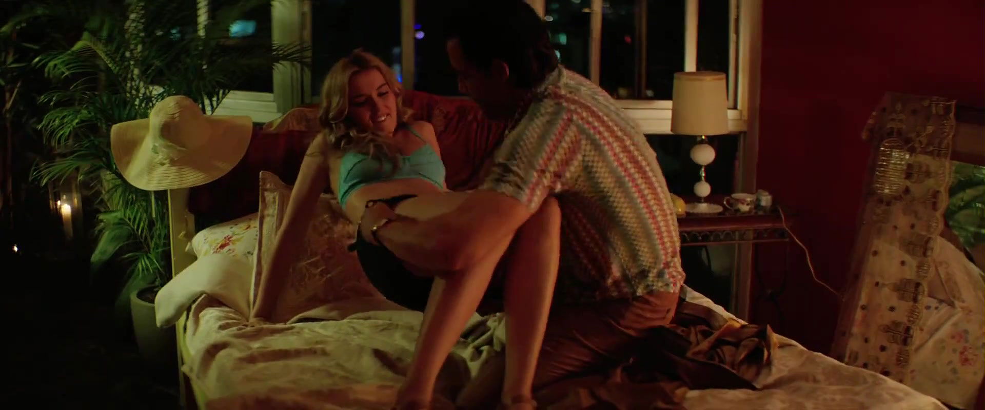 Ana de Armas – hands of stone