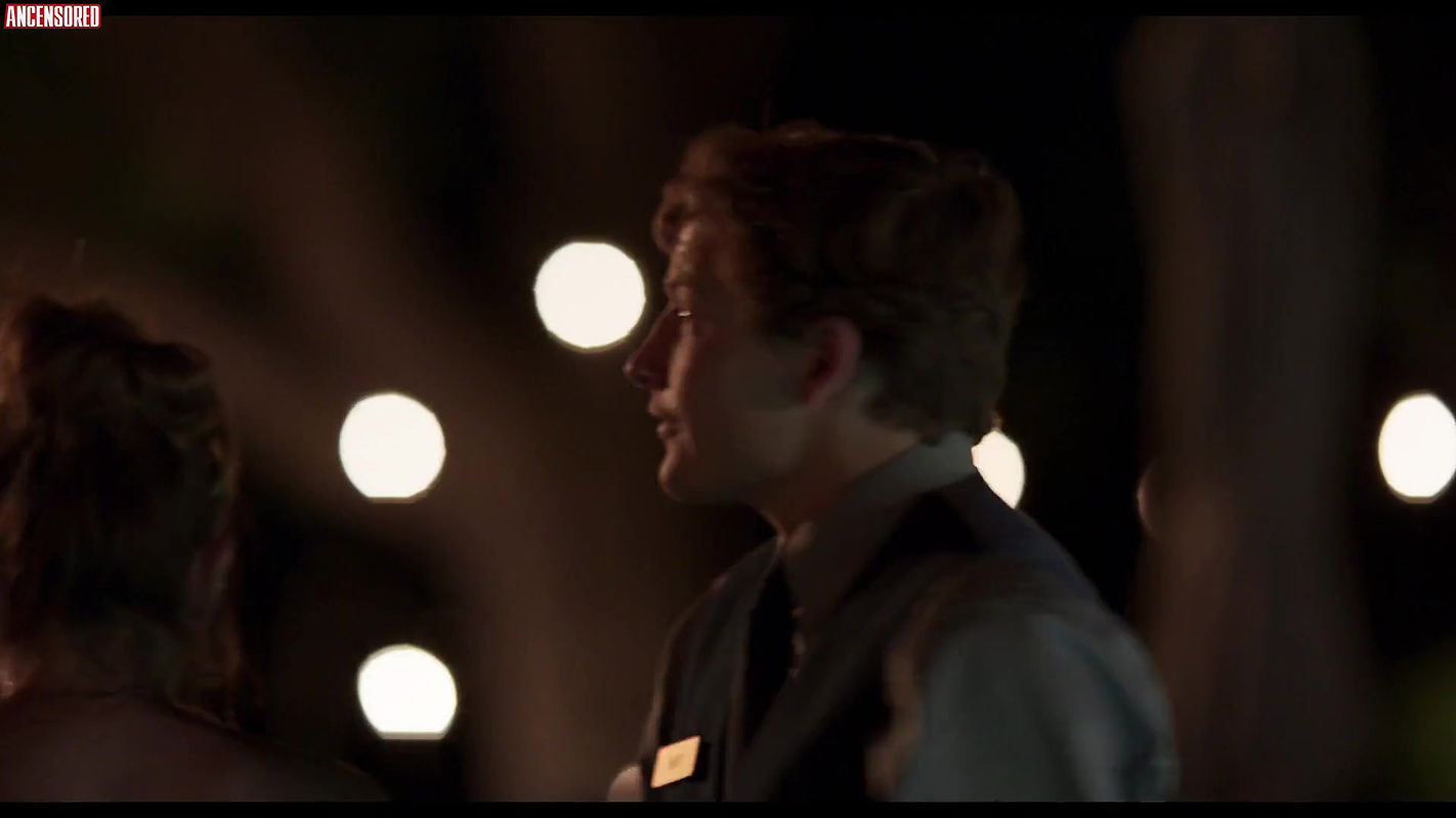 Ana de Armas – the night clerk