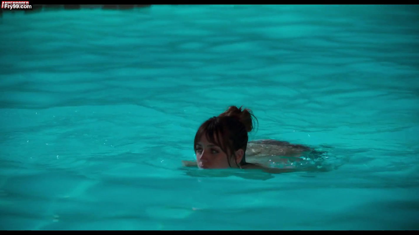 Ana de Armas – the night clerk