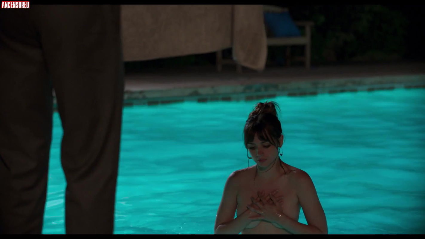 Ana de Armas – the night clerk