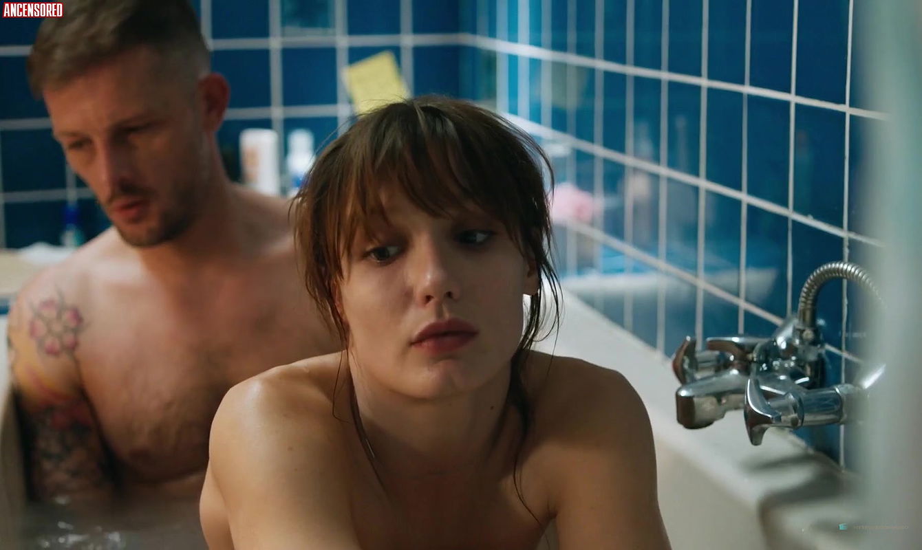 Ana Girardot – bonhomme