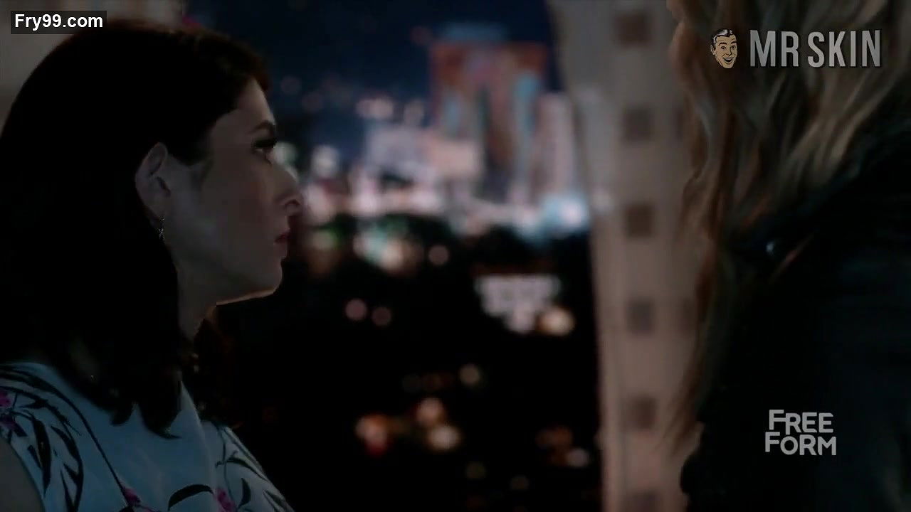 ana mulvoy ten – famous in love