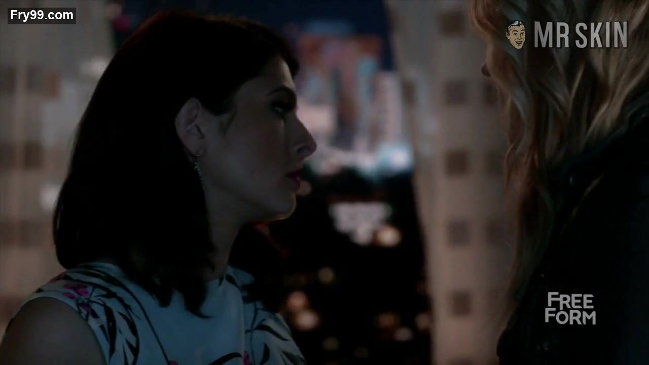 ana mulvoy ten – famous in love