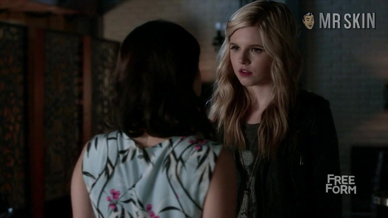 ana mulvoy ten – famous in love