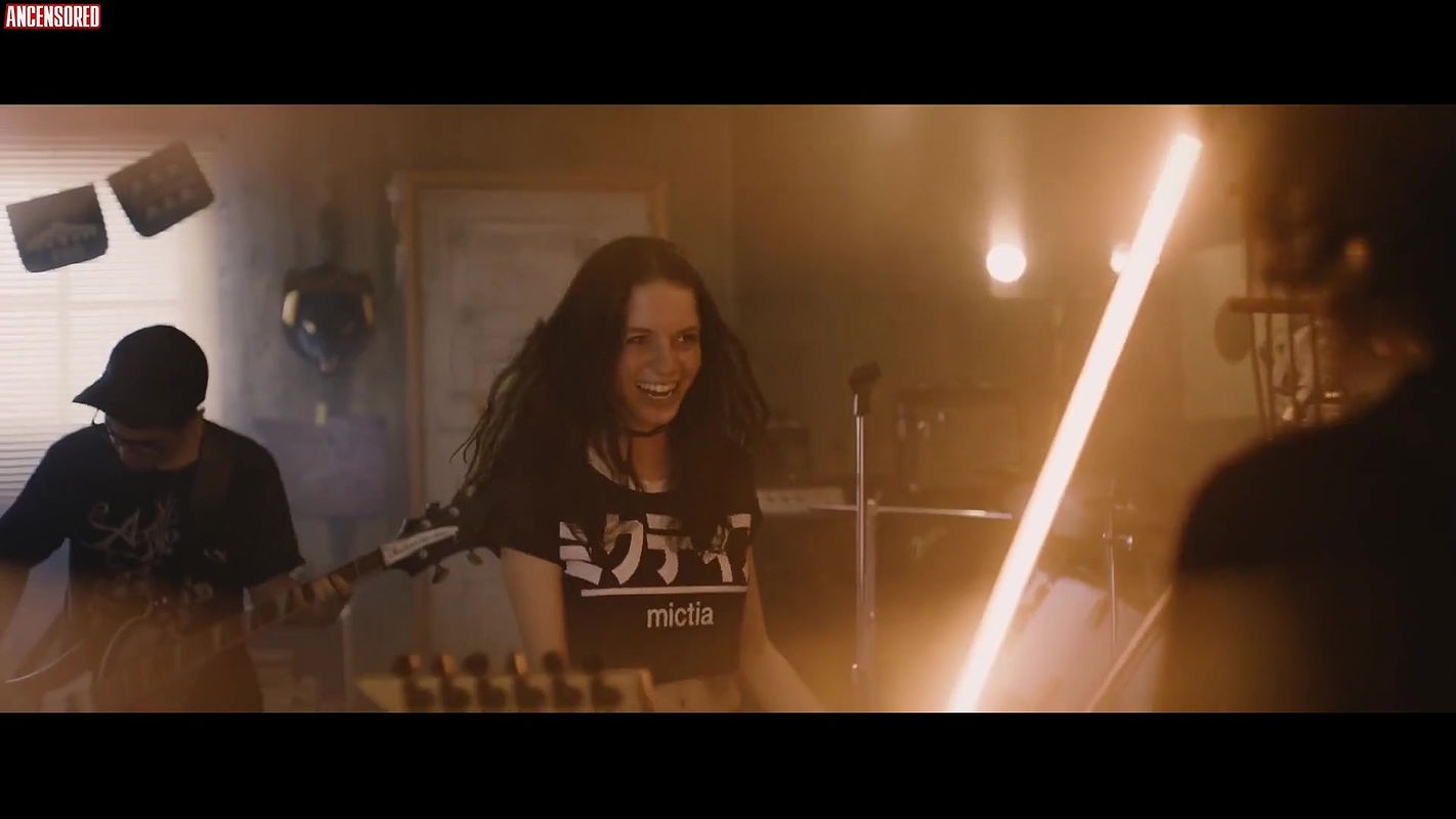 ana valeria becerril – muerte al verano