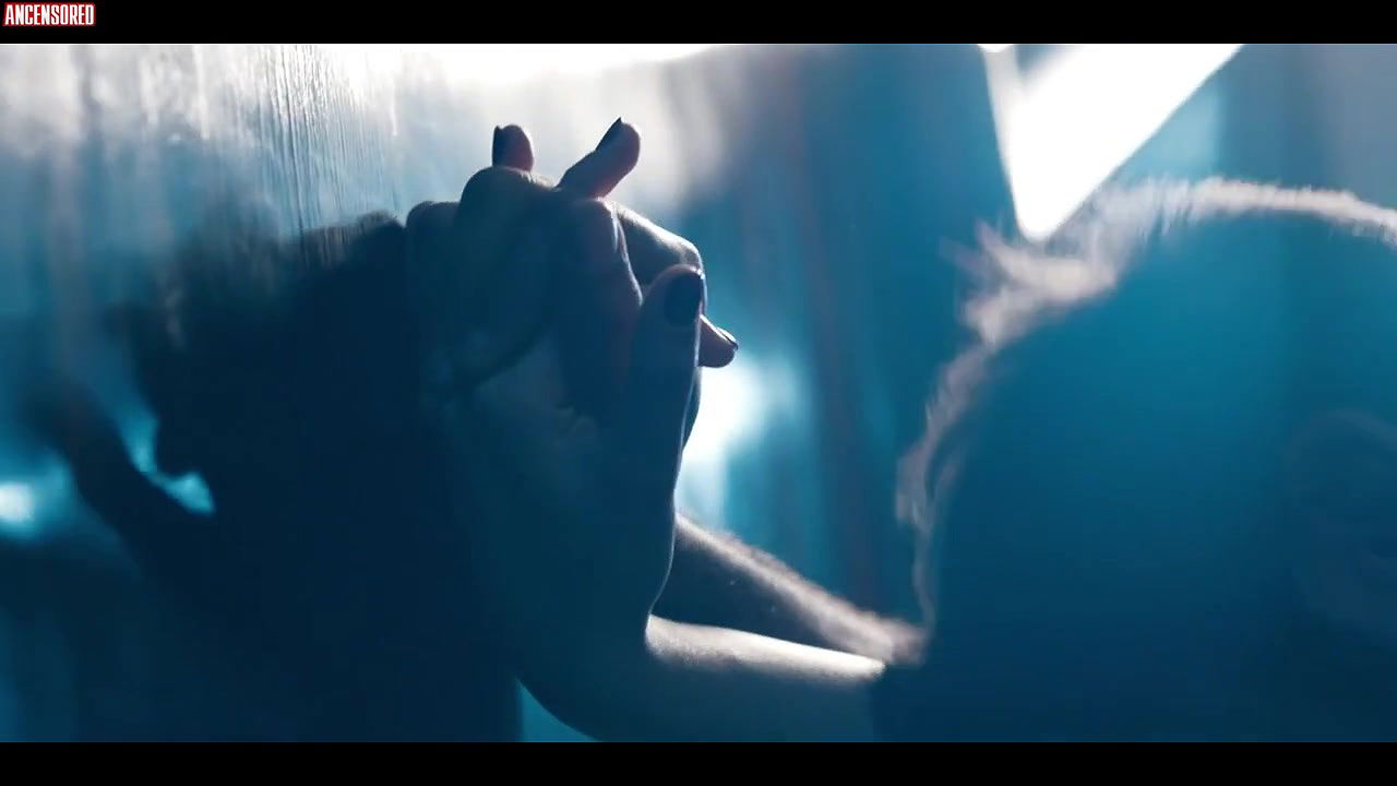 Andrea Duro – promises of sand