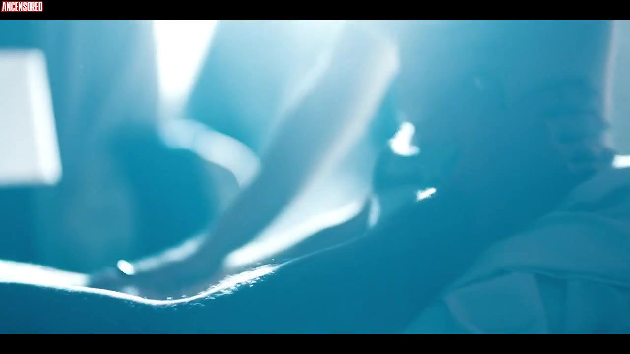 Andrea Duro – promises of sand