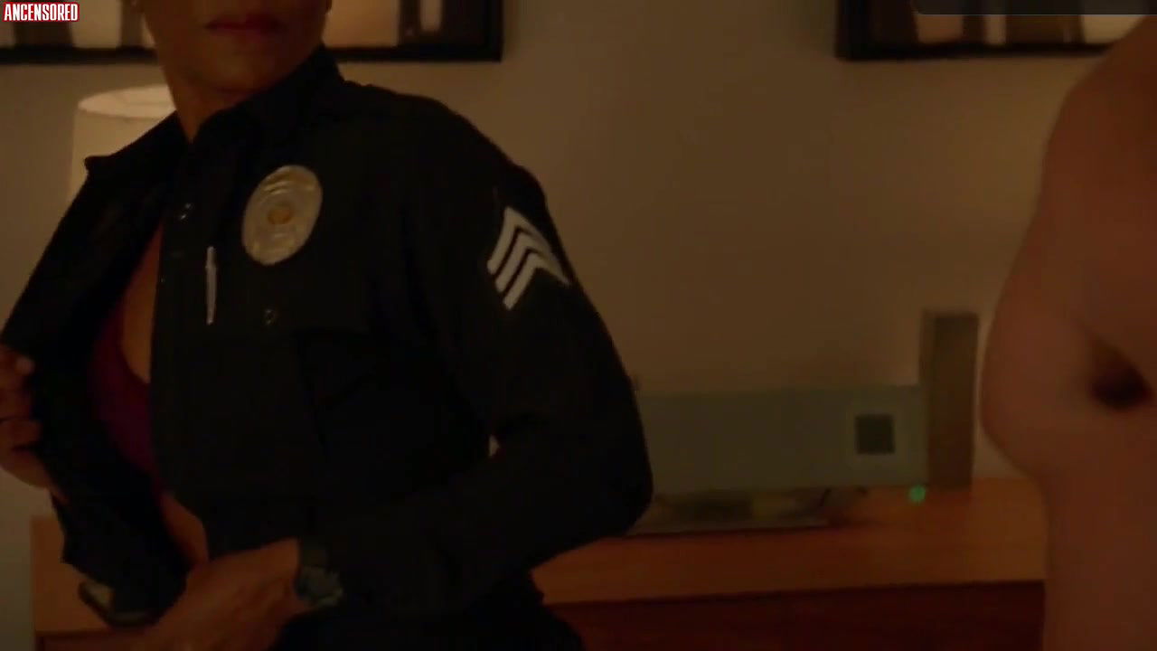 Angela Bassett – 9 1 1