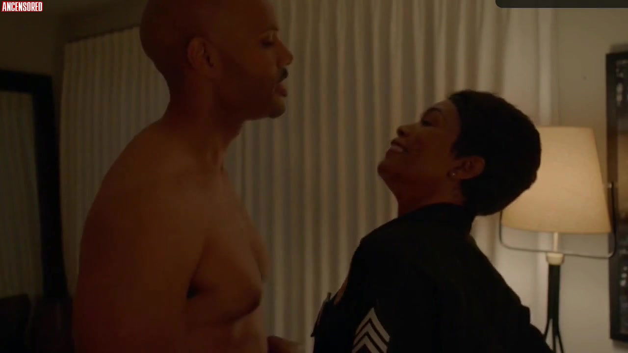 Angela Bassett – 9 1 1