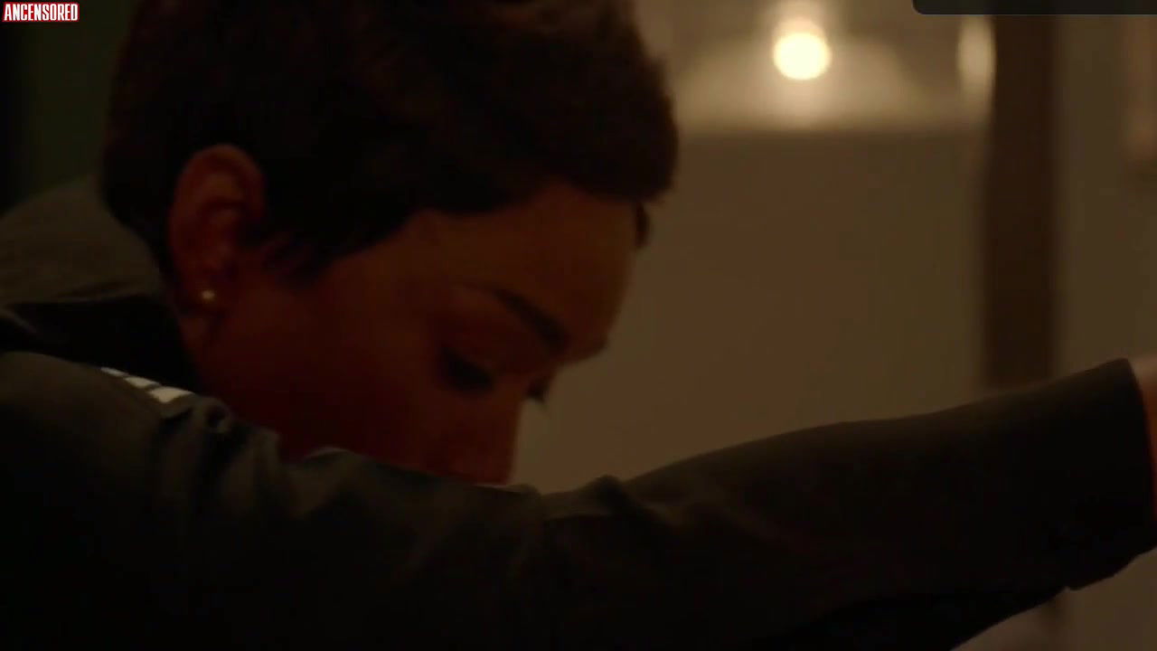 Angela Bassett – 9 1 1