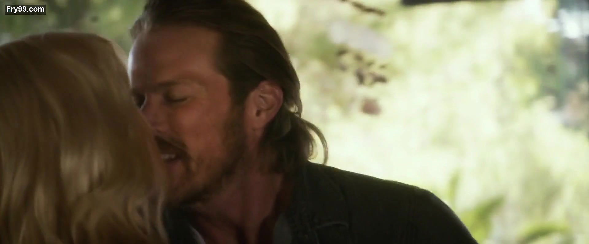 Angela Kinsey – half magic