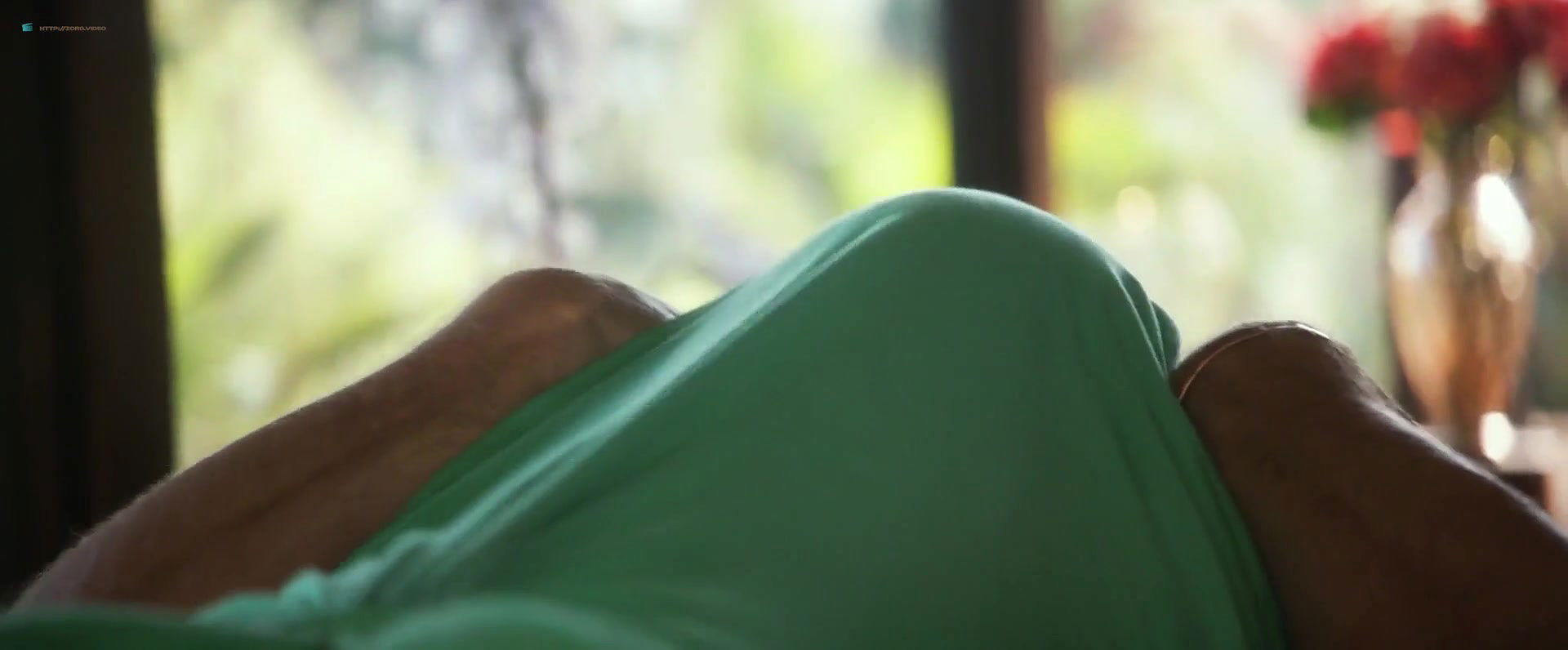 Angela Kinsey – half magic