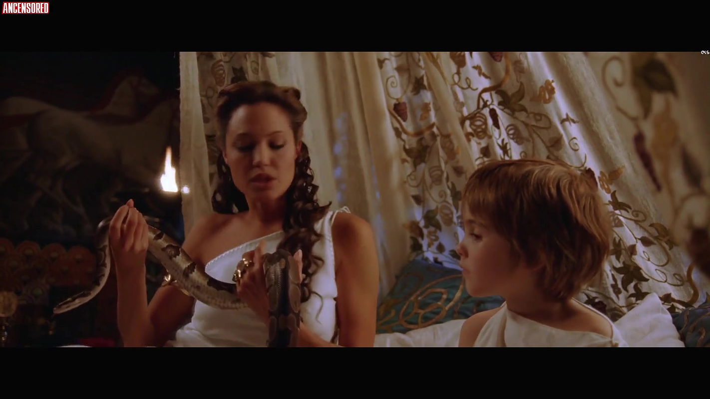 Angelina Jolie – Alexander