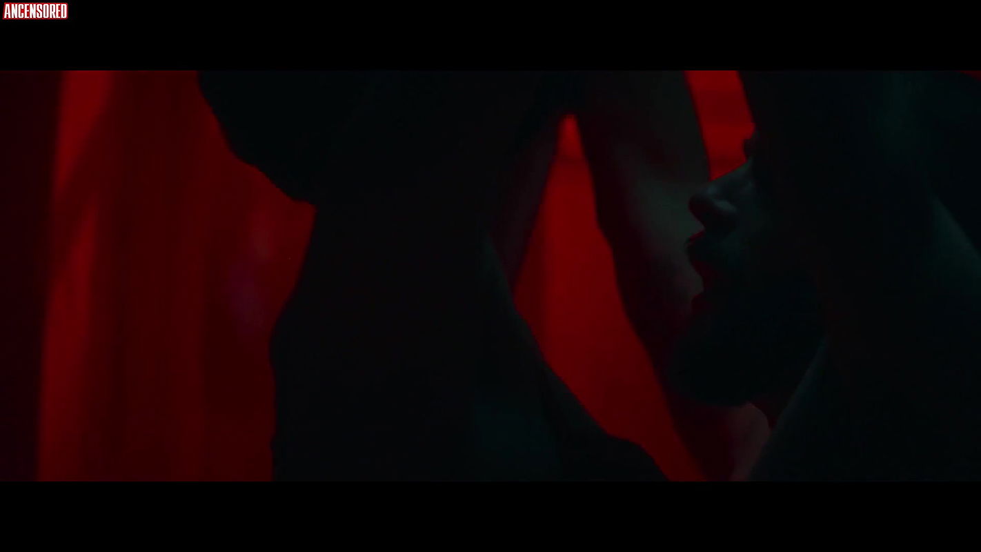 Anna Adamowicz – squat32