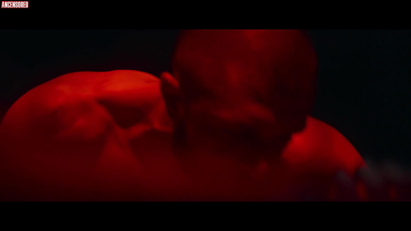 Anna Adamowicz – squat32