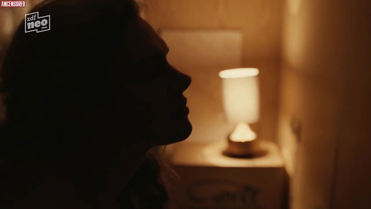 Anna Drijver – undercover