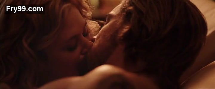 Anna Friel – tomato red