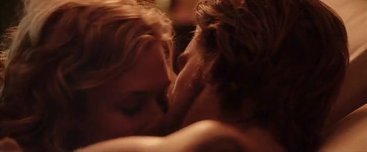 Anna Friel – tomato red