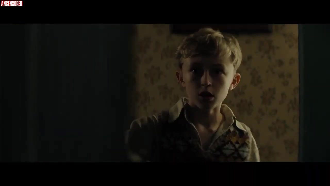 Anna Paquin – tell it to the bees