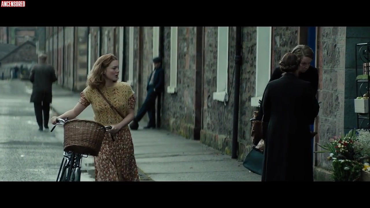 Anna Paquin – tell it to the bees