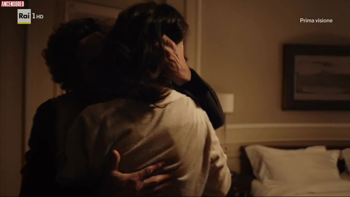 Anna Valle – the company of the swan