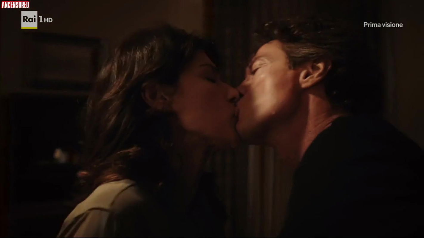 Anna Valle – the company of the swan