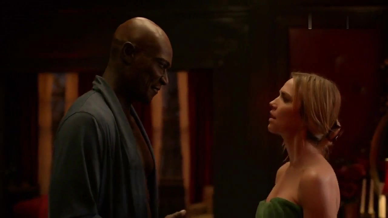 Arielle Kebbel – midnight texas