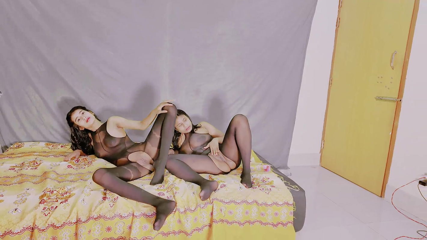 2 girl blowjob from milf and teen threesome sex video