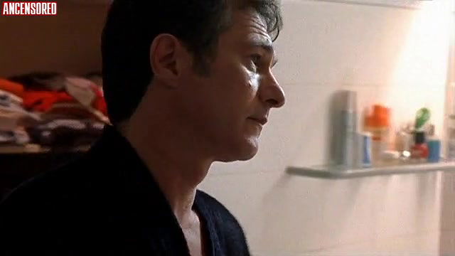 Astrid Veillon – Hold up