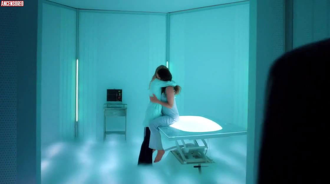 athena karkanis – Lost Girl