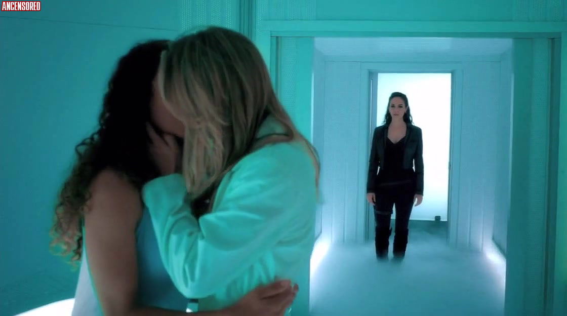 athena karkanis – Lost Girl