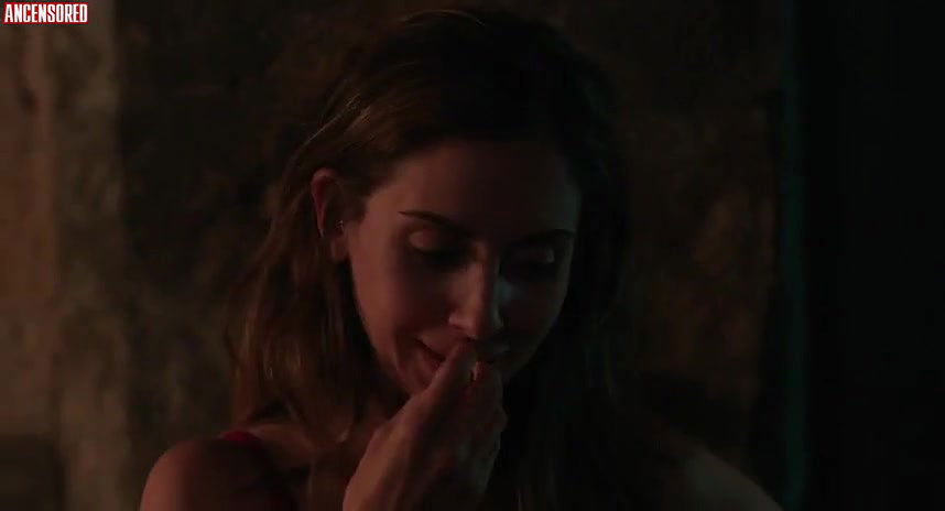 Aubrey Plaza – spin me round