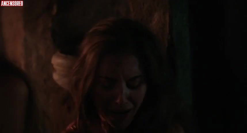 Aubrey Plaza – spin me round