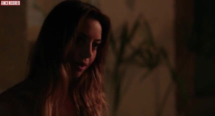 Aubrey Plaza – spin me round