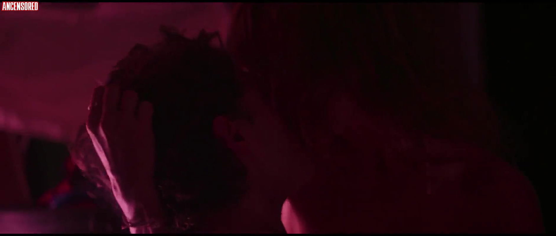 Axelle Laffont – milf 2