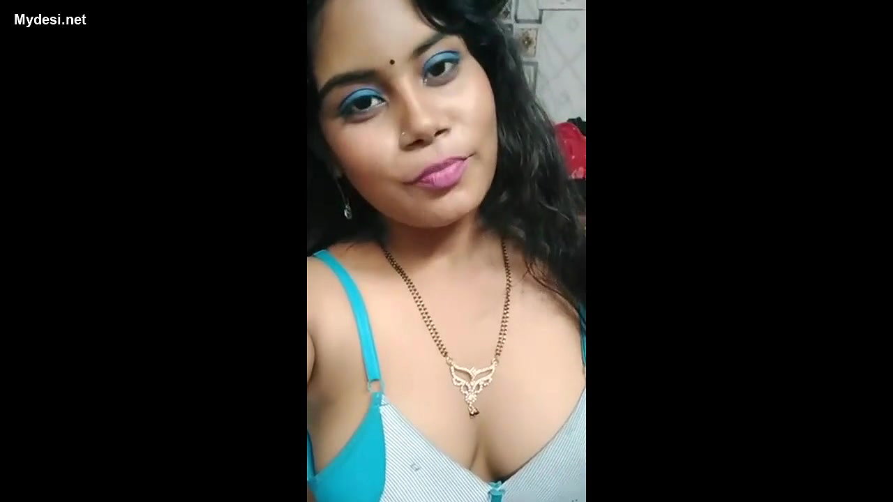 naughty desi bhabhi showing boobs