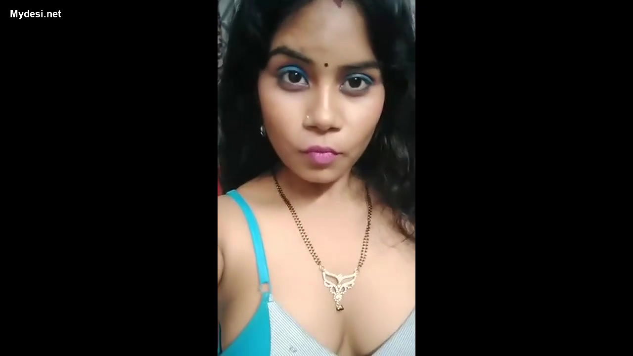 naughty desi bhabhi showing boobs