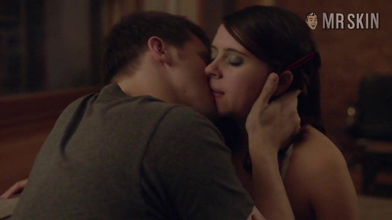 Bel Powley – carrie pilby