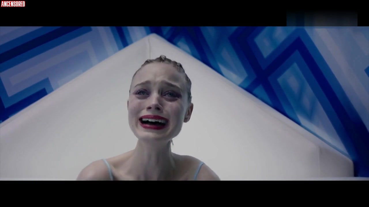 Bella Heathcote – The Neon Demon
