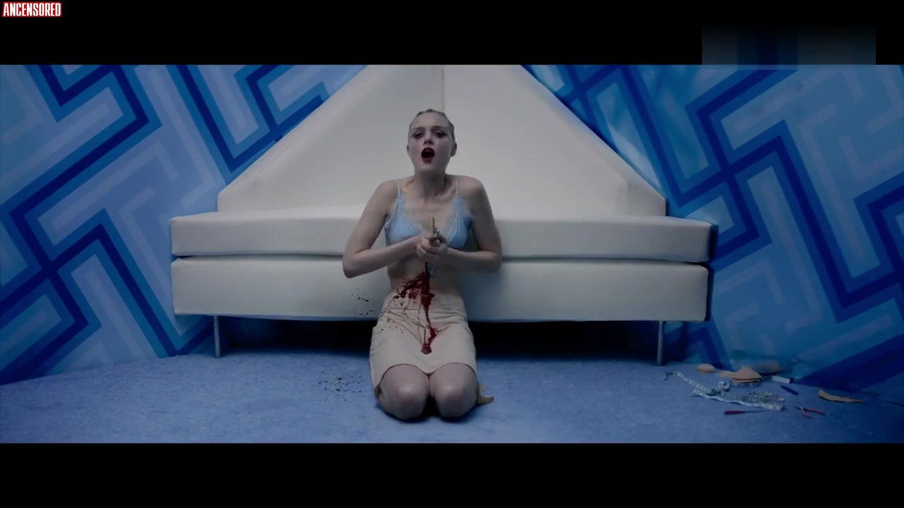 Bella Heathcote – The Neon Demon