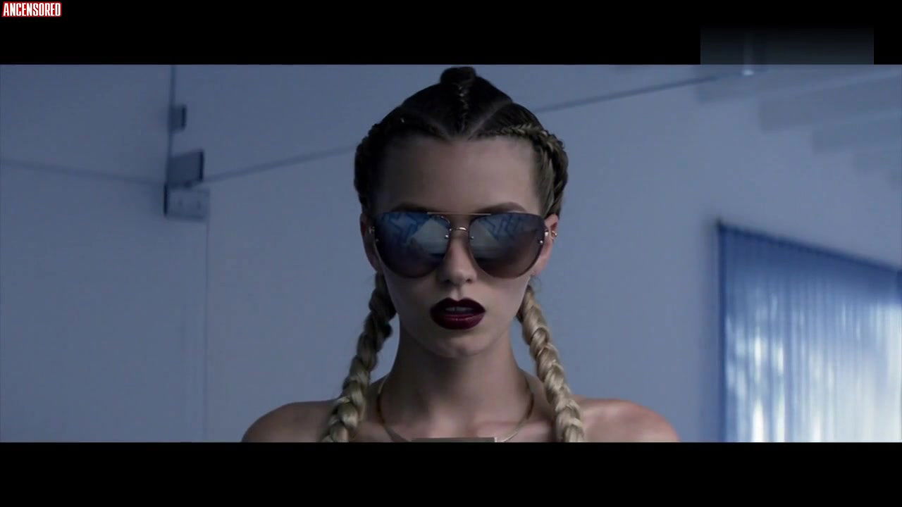 Bella Heathcote – The Neon Demon