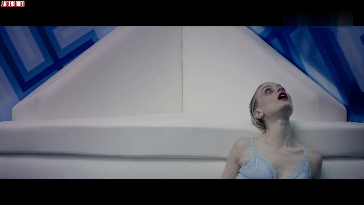 Bella Heathcote – The Neon Demon
