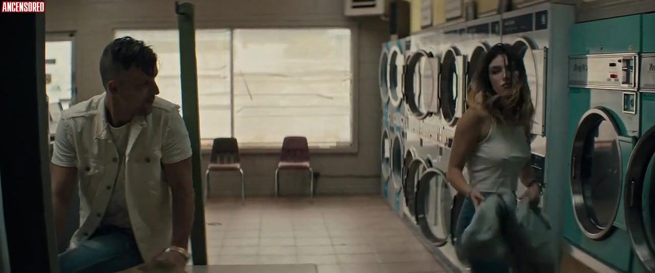 Bella Thorne – girl